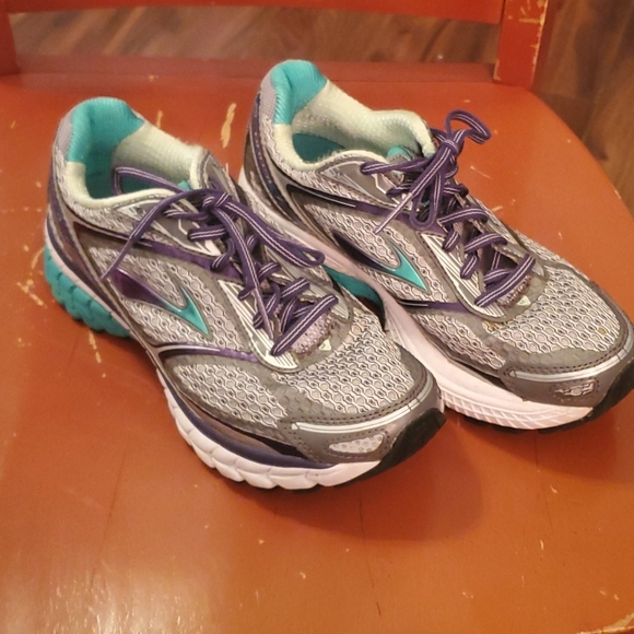 brooks ghost size 6